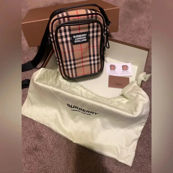 BURBERRY Beige Freddie Messenger Bag In Archive Beige
(New) - Picture 1 of 9